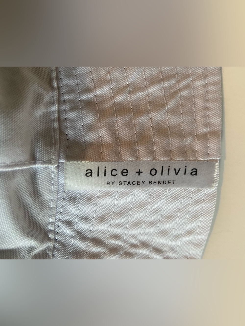 Alice + Olivia Reversible Bucket Hat Black with Daisy Print / Solid White NEW - Picture 5 of 7